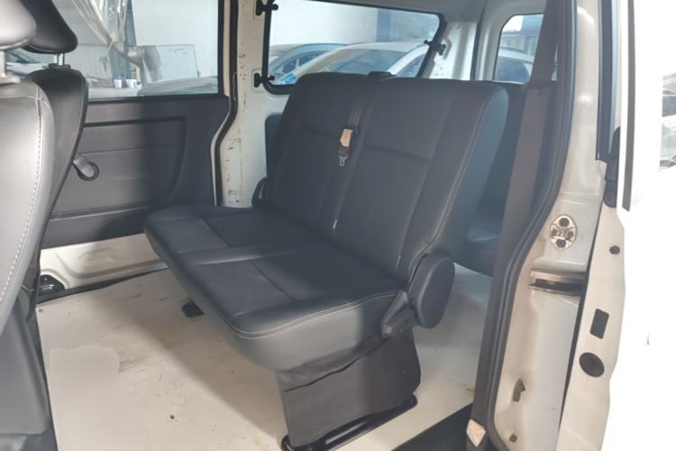 Used Jinbei Gold Hiace M Classic 2022 Panda Edition 1.5L Travel Lion Passenger Van 6 Seats Left Rear Seat