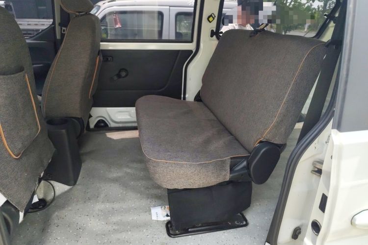 Used Jinbei Gold Hiace M Classic 2022 Panda Edition 1.5L Engineering Lion Passenger Van 6 Seats Left Rear Seat