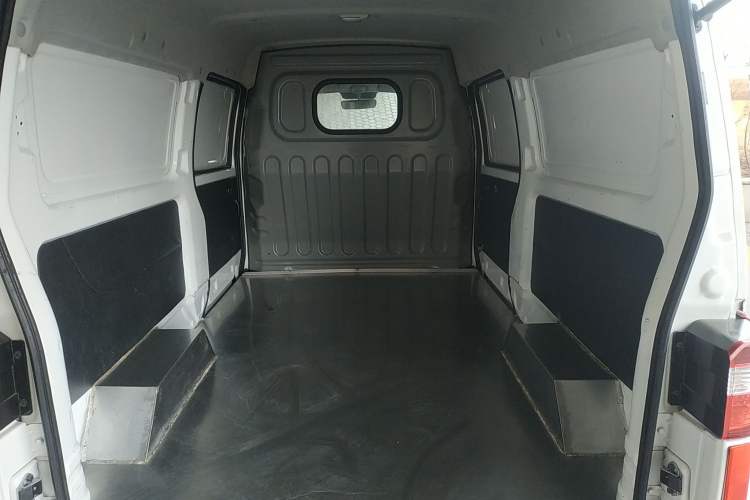 Used Jinbei Gold Hiace M Classic 2022 1.6L Engineering Lion Van 2 Seats Left Rear Seat