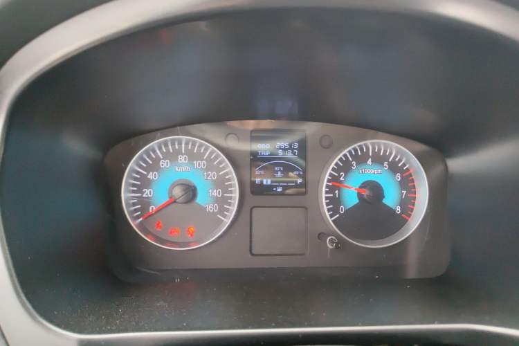 Used Jinbei Gold Hiace M Classic 2022 1.5L Travel Lion Passenger Van 6 Seats Odometer Close Up