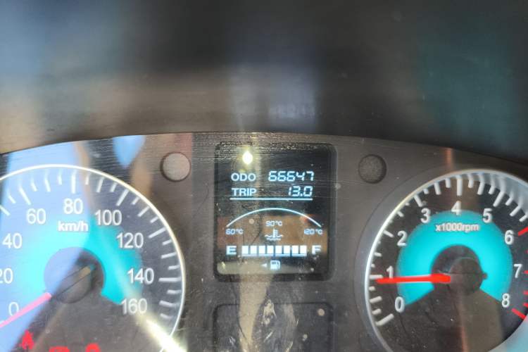 Used Jinbei Gold Hiace M Classic 2022 1.5L Travel Lion Passenger Van 7 Seats Odometer Close Up