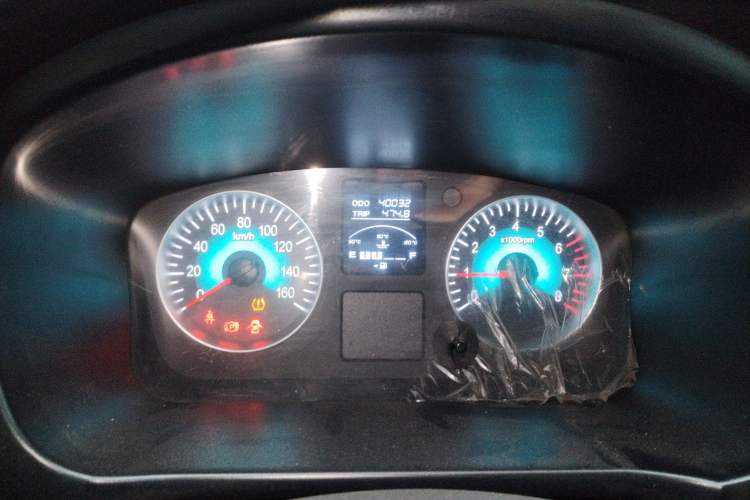 Used Jinbei Gold Hiace M Classic 2022 Panda Edition 1.5L Engineering Lion Passenger Van 6 Seats Odometer Close Up