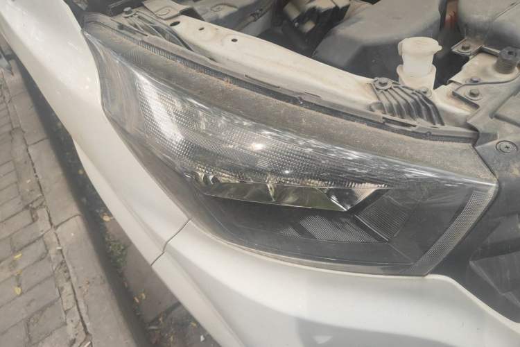 Used Jinbei Gold Hiace M Classic 2022 1.5L Travel Lion Passenger Van 7 Seats Right Front Headlight