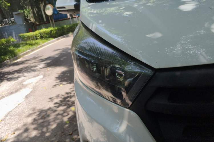 Used Jinbei Gold Hiace M Classic 2022 1.5L Engineering Lion Passenger Vehicle 5 Seats Right Front Headlight