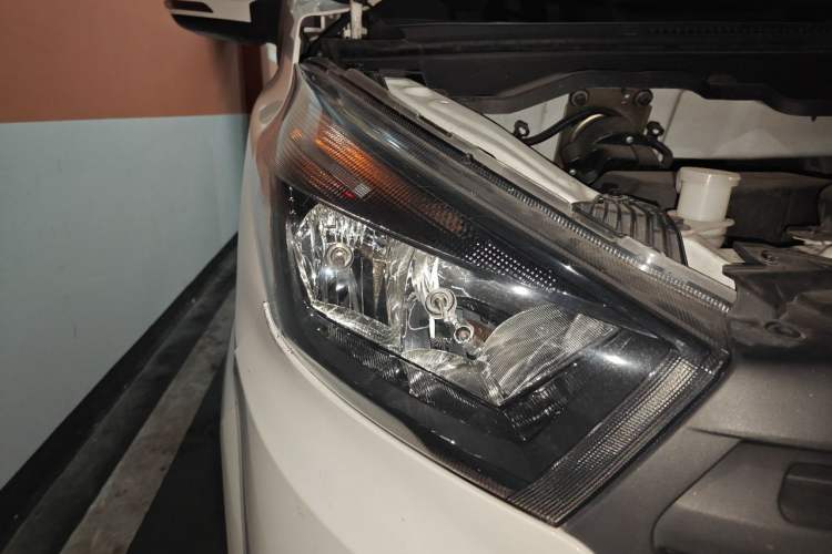 Used Jinbei Gold Hiace M Classic 2022 Panda Edition 1.5L Travel Lion Passenger Van 7 Seats Right Front Headlight