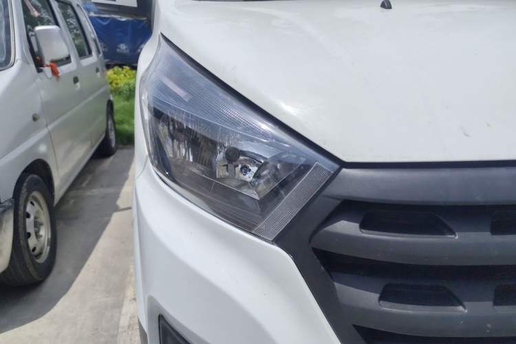 Used Jinbei Gold Hiace M Classic 2022 Panda Edition 1.5L Engineering Lion Passenger Van 6 Seats Right Front Headlight