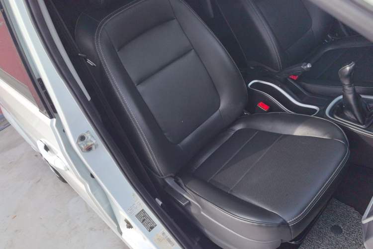 Used Jinbei Gold Hiace M Classic 2022 1.5L Travel Lion Passenger Van 7 Seats Right Front Seat