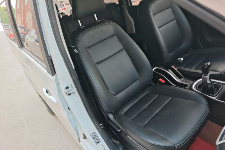 Used Jinbei Gold Hiace M Classic 2022 Panda Edition 1.5L Travel Lion Passenger Van 5 Seats Right Front Seat