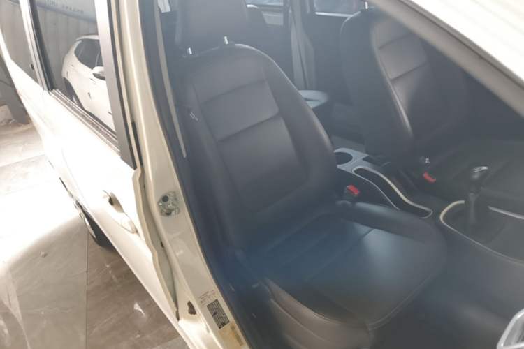 Used Jinbei Gold Hiace M Classic 2022 Panda Edition 1.5L Travel Lion Passenger Van 6 Seats Right Front Seat