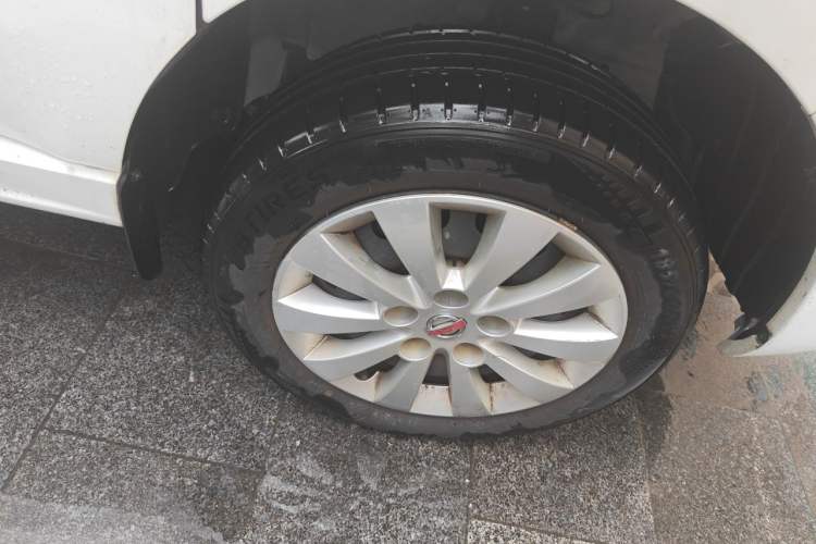 Used Jinbei Gold Hiace M Classic 2022 1.5L Engineering Lion Passenger Van 7 Seats Right Front Wheel Hub