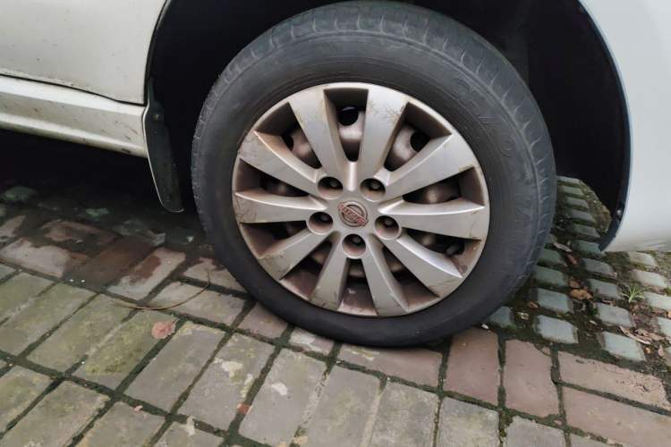 Used Jinbei Gold Hiace M Classic 2022 1.5L Engineering Lion Passenger Vehicle 6 Seats Right Front Wheel Hub