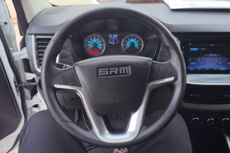 Used Jinbei Gold Hiace M Classic 2022 1.5L Travel Lion Passenger Van 7 Seats Steering Wheel