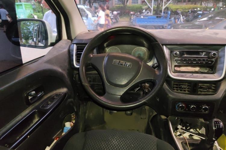 Used Jinbei Gold Hiace M Classic 2022 1.5L Engineering Lion Passenger Vehicle 6 Seats Steering Wheel