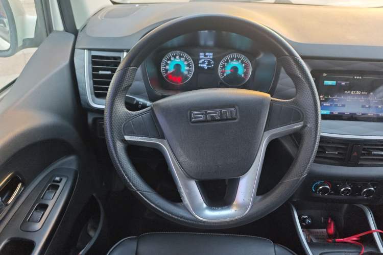 Used Jinbei Gold Hiace M Classic 2022 1.5L Travel Lion Passenger Van 6 Seats Steering Wheel