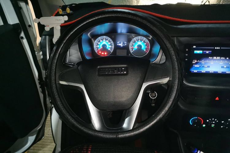 Used Jinbei Gold Hiace M Classic 2022 Panda Edition 1.5L Travel Lion Passenger Van 6 Seats Steering Wheel