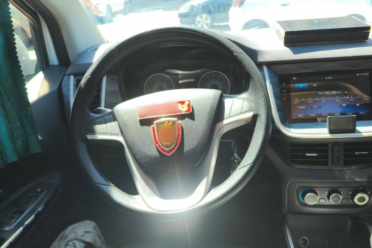 Used Jinbei Gold Hiace M Classic 2022 1.5L Travel Lion Passenger Van 7 Seats Steering Wheel