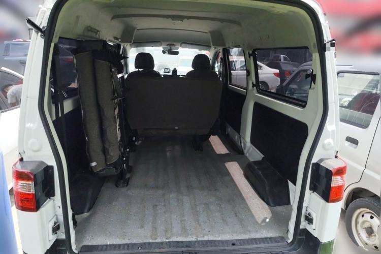Used Jinbei Gold Hiace M Classic 2022 Panda Edition 1.5L Engineering Lion Passenger Van 6 Seats Trunk