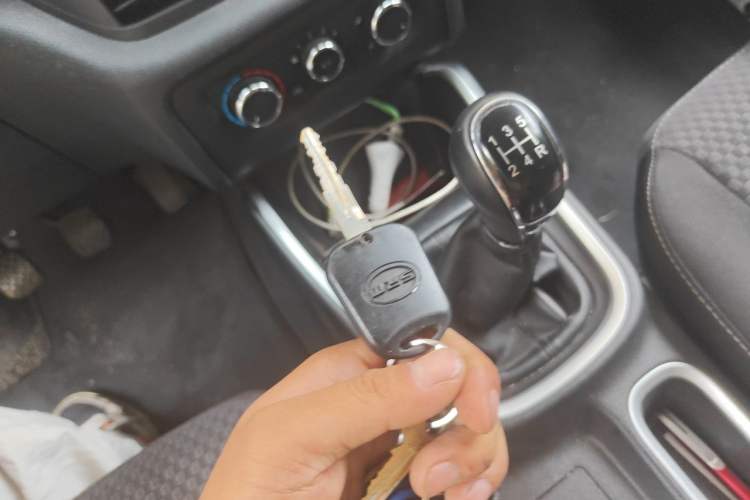 Used Jinbei Gold Hiace M Classic 2022 1.5L Engineering Lion Passenger Van 7 Seats Vehicle Key