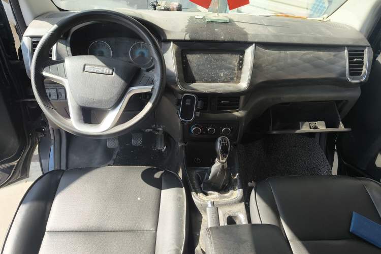 Used Jinbei Gold Hiace M Classic 2023 1.5L Travel Lion Passenger Vehicle 5/6/7 Seats Center Console
