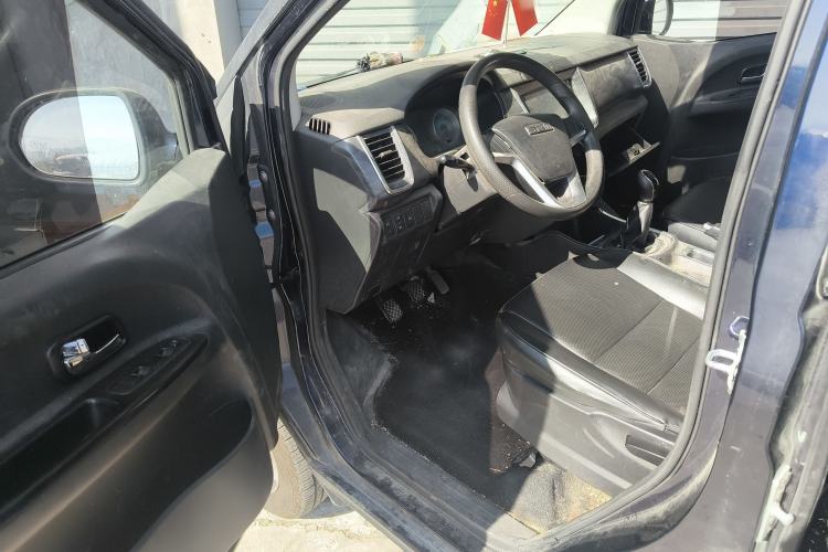 Used Jinbei Gold Hiace M Classic 2023 1.5L Travel Lion Passenger Vehicle 5/6/7 Seats Driver Seat