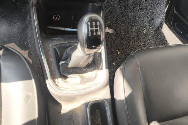 Used Jinbei Gold Hiace M Classic 2023 1.5L Travel Lion Passenger Vehicle 5/6/7 Seats Gear Lever