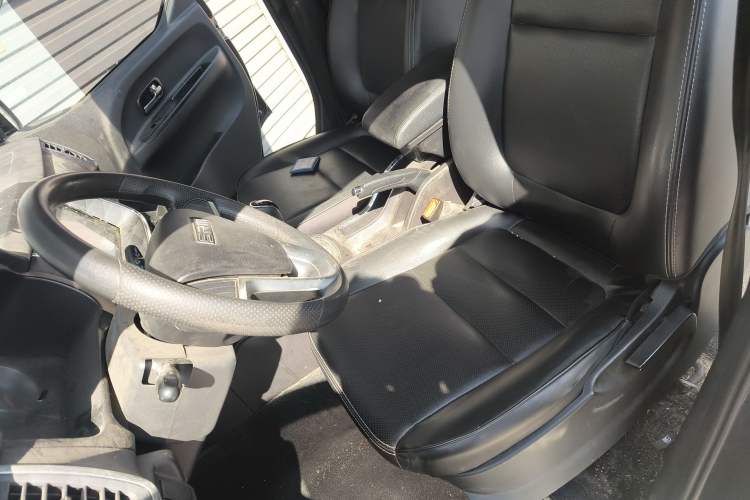 Used Jinbei Gold Hiace M Classic 2023 1.5L Travel Lion Passenger Vehicle 5/6/7 Seats Left Front Seat
