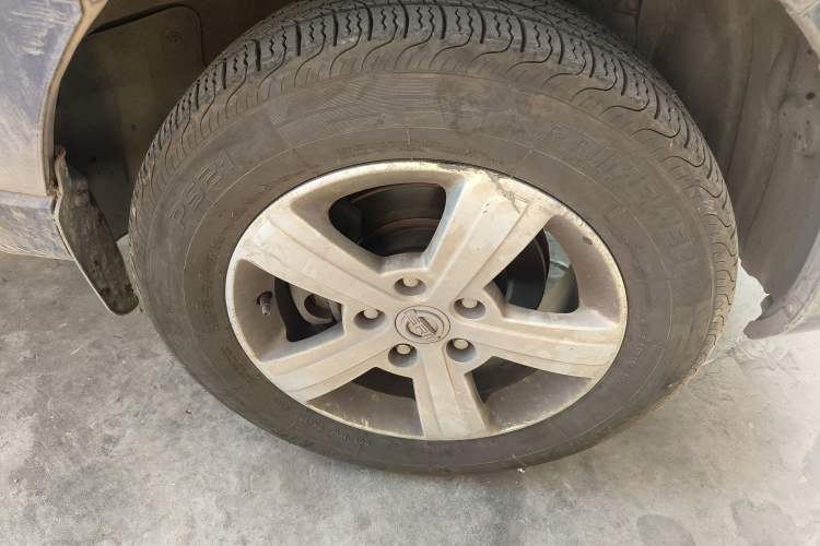 Used Jinbei Gold Hiace M Classic 2023 1.5L Travel Lion Passenger Vehicle 5/6/7 Seats Right Front Wheel Hub
