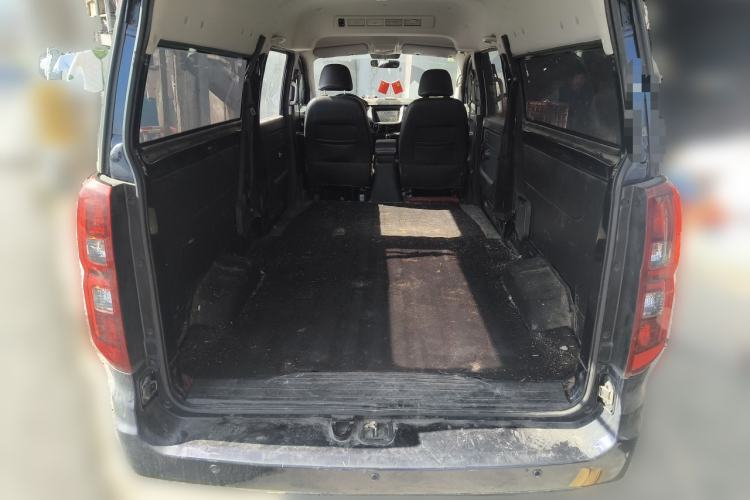 Used Jinbei Gold Hiace M Classic 2023 1.5L Travel Lion Passenger Vehicle 5/6/7 Seats Trunk