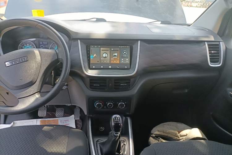 Used Jinbei Gold Hiace M Classic 2023 1.5L Engineering Lion Passenger Vehicle 5/6/7 Seats Audio And AC Panel