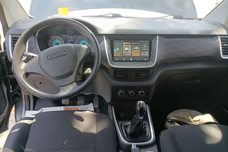 Used Jinbei Gold Hiace M Classic 2023 1.5L Engineering Lion Passenger Vehicle 5/6/7 Seats Center Console