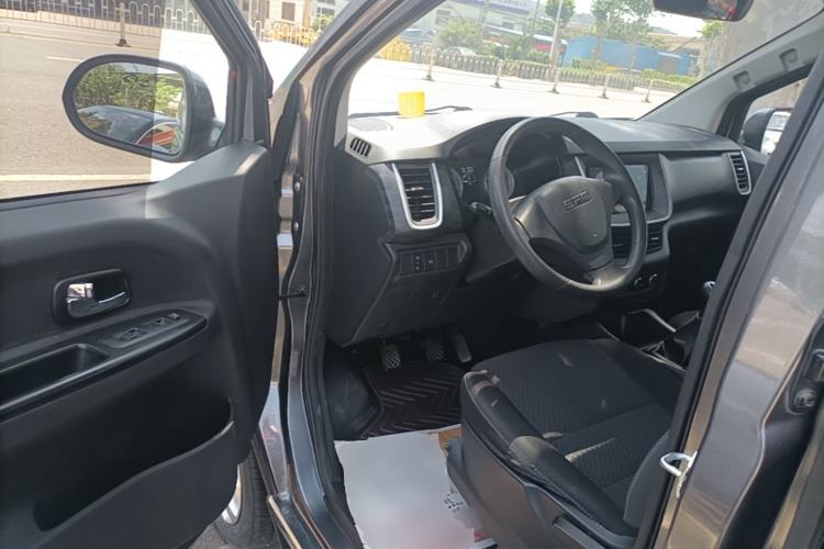Used Jinbei Gold Hiace M Classic 2023 1.5L Engineering Lion Passenger Vehicle 5/6/7 Seats Driver Seat