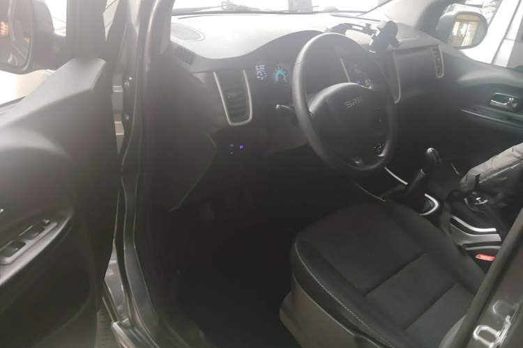 Used Jinbei Gold Hiace M Classic 2023 1.5L Engineering Lion Passenger Vehicle 5/6/7 Seats Driver Seat