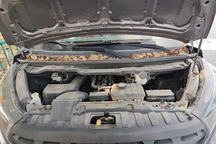 Used Jinbei Gold Hiace M Classic 2023 1.5L Travel Lion Passenger Vehicle 5/6/7 Seats Engine Bay