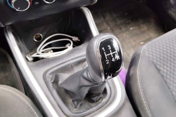 Used Jinbei Gold Hiace M Classic 2023 1.5L Engineering Lion Passenger Vehicle 5/6/7 Seats Gear Lever