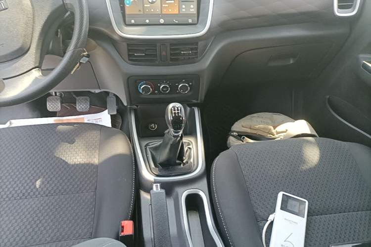 Used Jinbei Gold Hiace M Classic 2023 1.5L Engineering Lion Passenger Vehicle 5/6/7 Seats Gear Lever