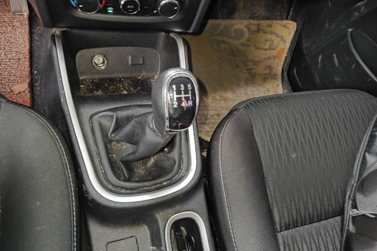 Used Jinbei Gold Hiace M Classic 2023 1.5L Engineering Lion Passenger Vehicle 5/6/7 Seats Gear Lever