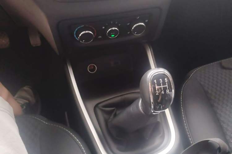 Used Jinbei Gold Hiace M Classic 2023 1.5L Engineering Lion Passenger Vehicle 5/6/7 Seats Gear Lever