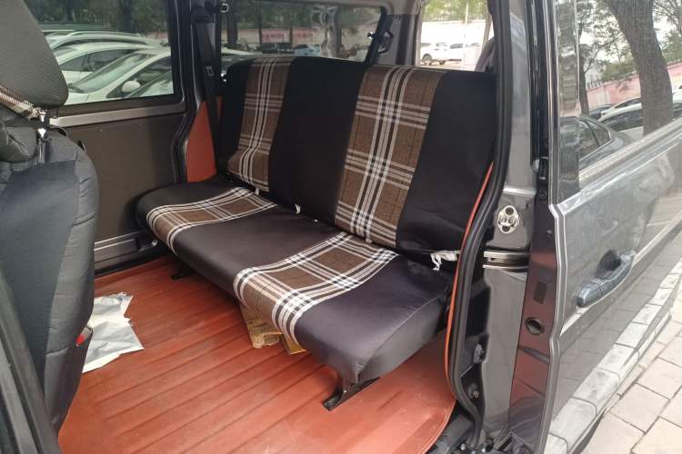 Used Jinbei Gold Hiace M Classic 2023 1.5L Engineering Lion Passenger Vehicle 5/6/7 Seats Left Rear Seat