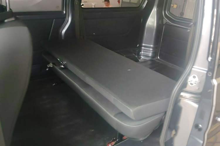 Used Jinbei Gold Hiace M Classic 2023 1.5L Engineering Lion Passenger Vehicle 5/6/7 Seats Left Rear Seat