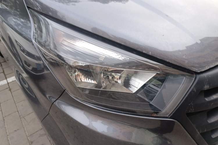 Used Jinbei Gold Hiace M Classic 2023 1.5L Engineering Lion Passenger Vehicle 5/6/7 Seats Right Front Headlight