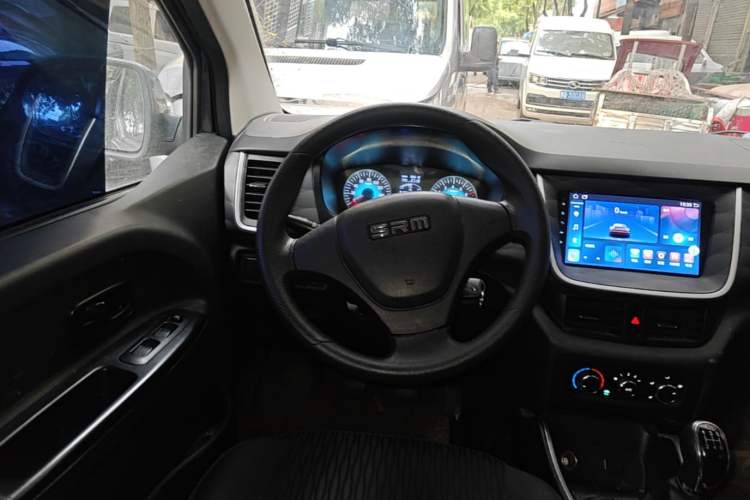 Used Jinbei Gold Hiace M Classic 2023 1.5L Engineering Lion Passenger Vehicle 5/6/7 Seats Steering Wheel