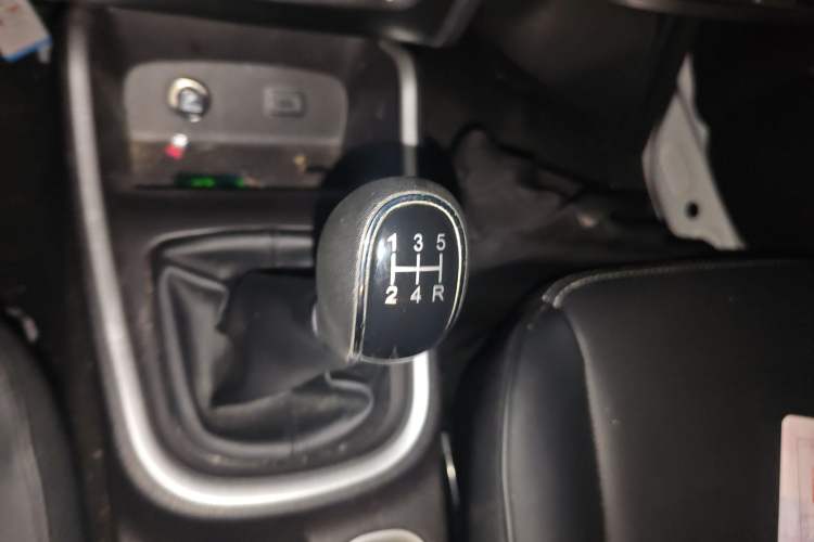 Used Jinbei Gold Hiace M Classic 2023 1.5L Travel Lion Passenger Vehicle 5/6/7 Seats Gear Lever