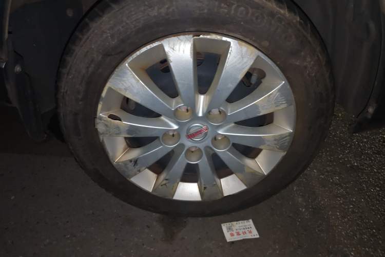 Used Jinbei Gold Hiace M Classic 2023 1.5L Travel Lion Passenger Vehicle 5/6/7 Seats Right Front Wheel Hub