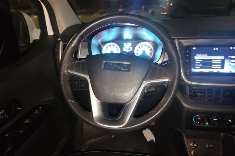 Used Jinbei Gold Hiace M Classic 2023 1.5L Travel Lion Passenger Vehicle 5/6/7 Seats Steering Wheel