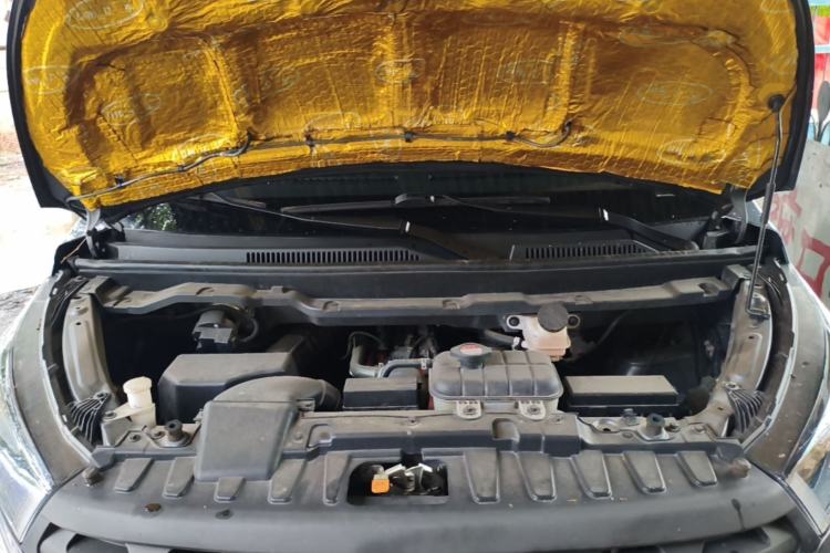 Used Jinbei Gold Hiace M Classic 2023 1.5L Engineering Lion Passenger Vehicle 5/6/7 Seats Engine Bay