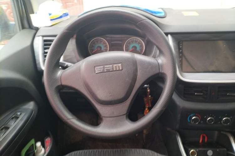 Used Jinbei Gold Hiace M Classic 2023 1.5L Engineering Lion Passenger Vehicle 5/6/7 Seats Steering Wheel
