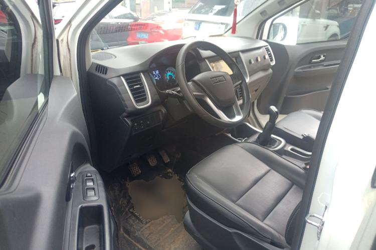Used Jinbei Gold Hiace M Classic 2023 Panda Edition 1.5L Travel Lion Passenger Van 5/6/7 Seats Driver Seat