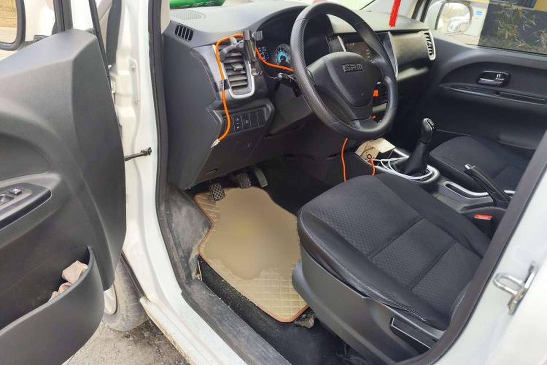Used Jinbei Gold Hiace M Classic 2023 1.5L Engineering Lion Passenger Vehicle 5/6/7 Seats Driver Seat