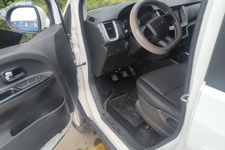 Used Jinbei Gold Hiace M Classic 2023 1.5L Travel Lion Passenger Vehicle 5/6/7 Seats Driver Seat