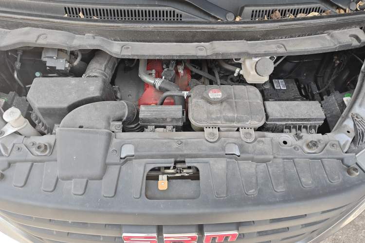 Used Jinbei Gold Hiace M Classic 2023 1.5L Travel Lion Passenger Vehicle 5/6/7 Seats Engine Bay